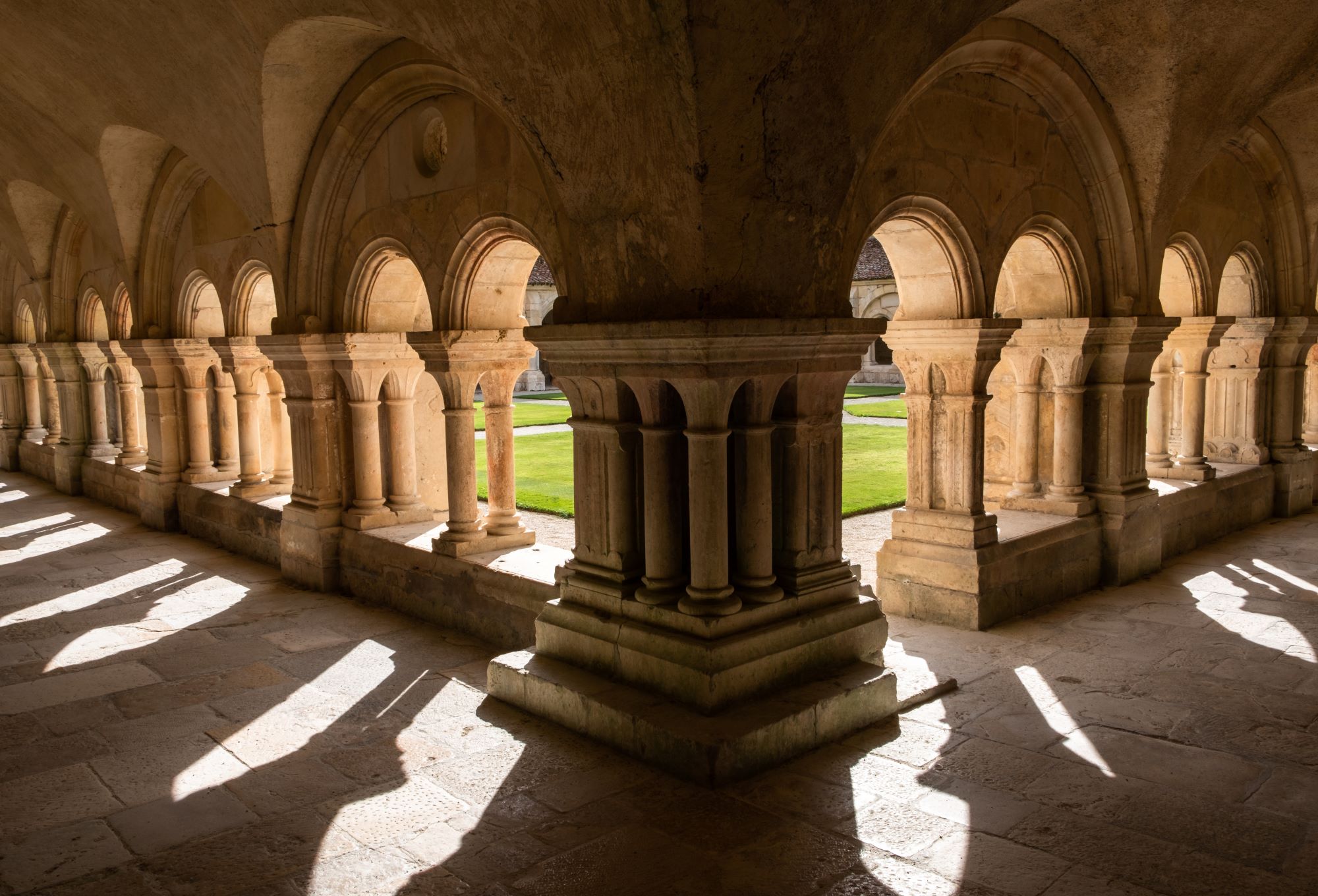 Замки, аббатства и шато. Аутентичные исторические городки и деревни Франции, где словно попадаешь в прошлое